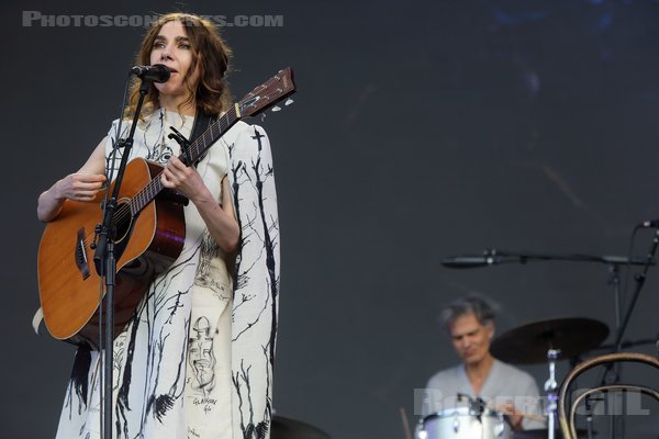 PJ HARVEY - 2024-08-25 - SAINT CLOUD - Domaine National - Grande Scene - Polly Jean Harvey